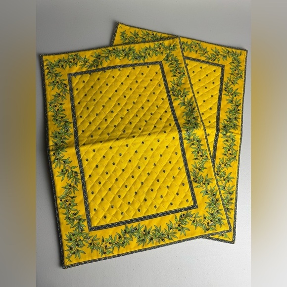 Tissus.Toselli Depuis 1933 Quilted Bordered Placemat Calisson /Olivette set of 2 - Picture 1 of 4